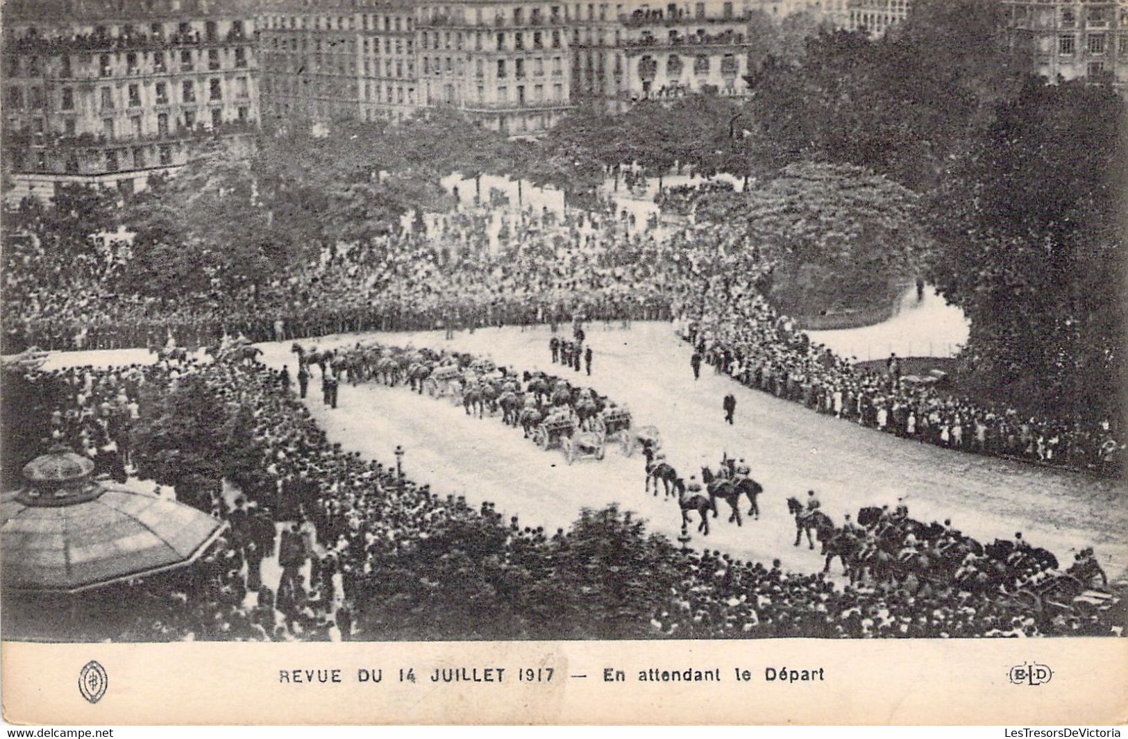 PARIS - Revue Du 14 Juillet 1917 - En Attendant Le Départ - Carte Postale Ancienne - Autres & Non Classés