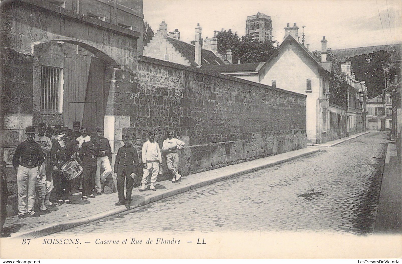 FRANCE - 02 - SOISSONS - Caserne Et Rue De Flandre - LL - Carte Postale Ancienne - Soissons