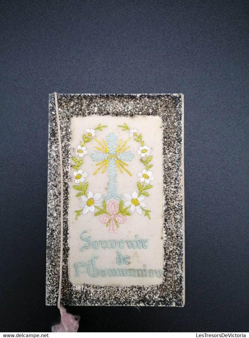 Carte Brodée - Souvenir De 1re Communion - Fleur - Croix - Paillettes - Carte Postale Ancienne - Bestickt
