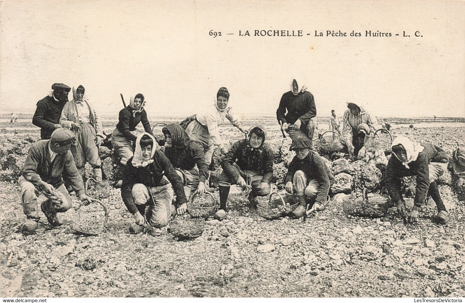 France - La Rochelle - La Pêche Des Huîtres - L.C.  - Animé - Plage - Carte Postale Ancienne - La Rochelle