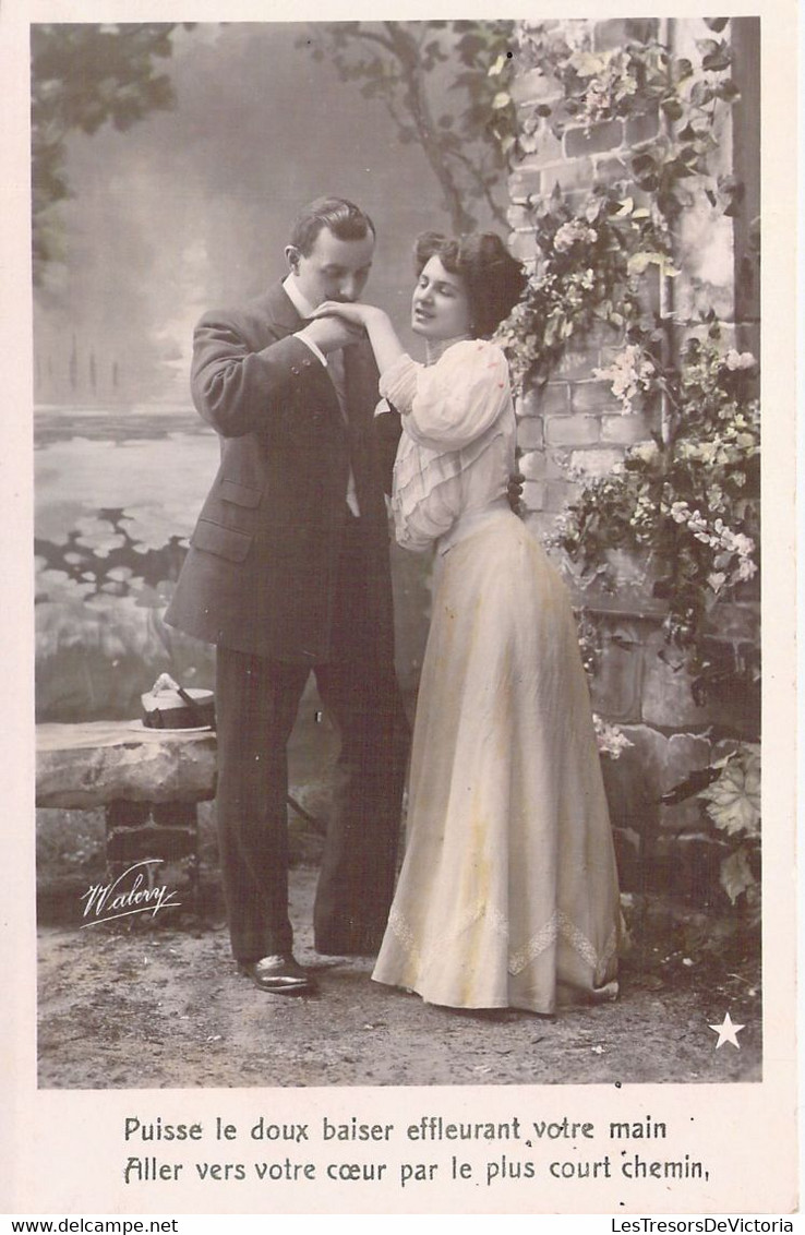 Couples - Puisse Le Doux Baiser Effleurant Votre Main Aller Vers Votre Cœur Par Le Plus... - Carte Postale Ancienne - Paare