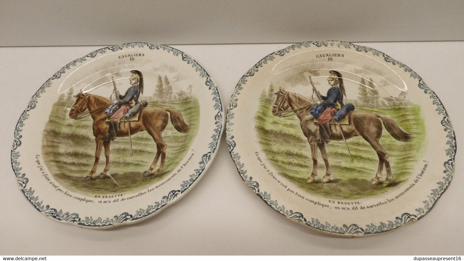 *2 ASSIETTES HB & Cie Terre De Fer CAVALIERS N° 10 CHOISY Le ROI COLLECTION   E - Choisy Le Roi (FRA)