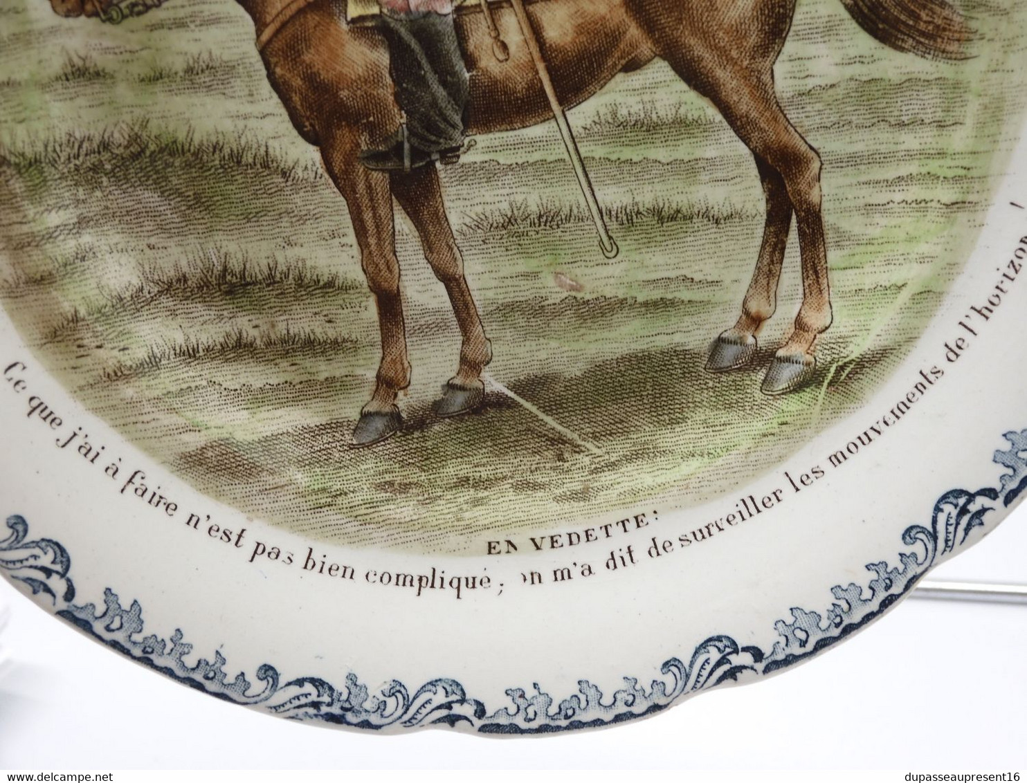 *2 ASSIETTES HB & Cie terre de fer CAVALIERS N° 10 CHOISY le ROI COLLECTION   E