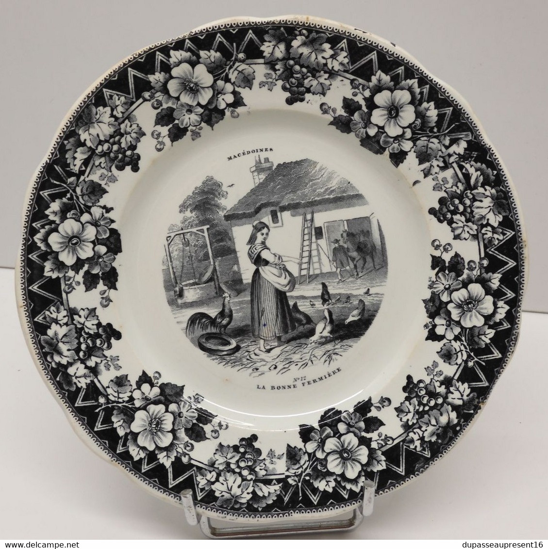 *ASSIETTE CREIL & MONTEREAU PORCELAINE OP. MACEDOINES N° 12 LA BONNE FERMIERE   E