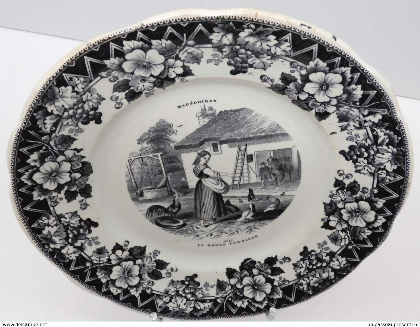 *ASSIETTE CREIL & MONTEREAU PORCELAINE OP. MACEDOINES N° 12 LA BONNE FERMIERE   E