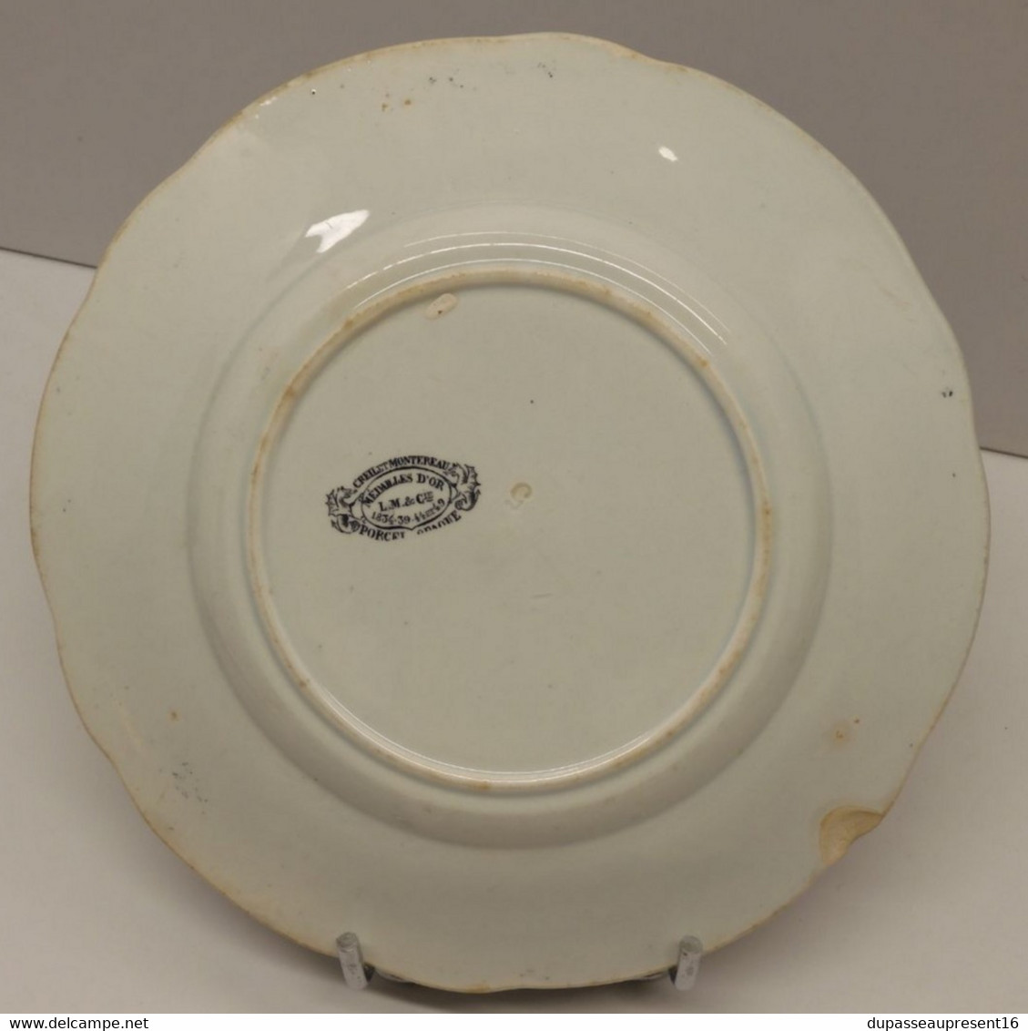 *ASSIETTE CREIL & MONTEREAU PORCELAINE OP. MACEDOINES N° 12 LA BONNE FERMIERE   E