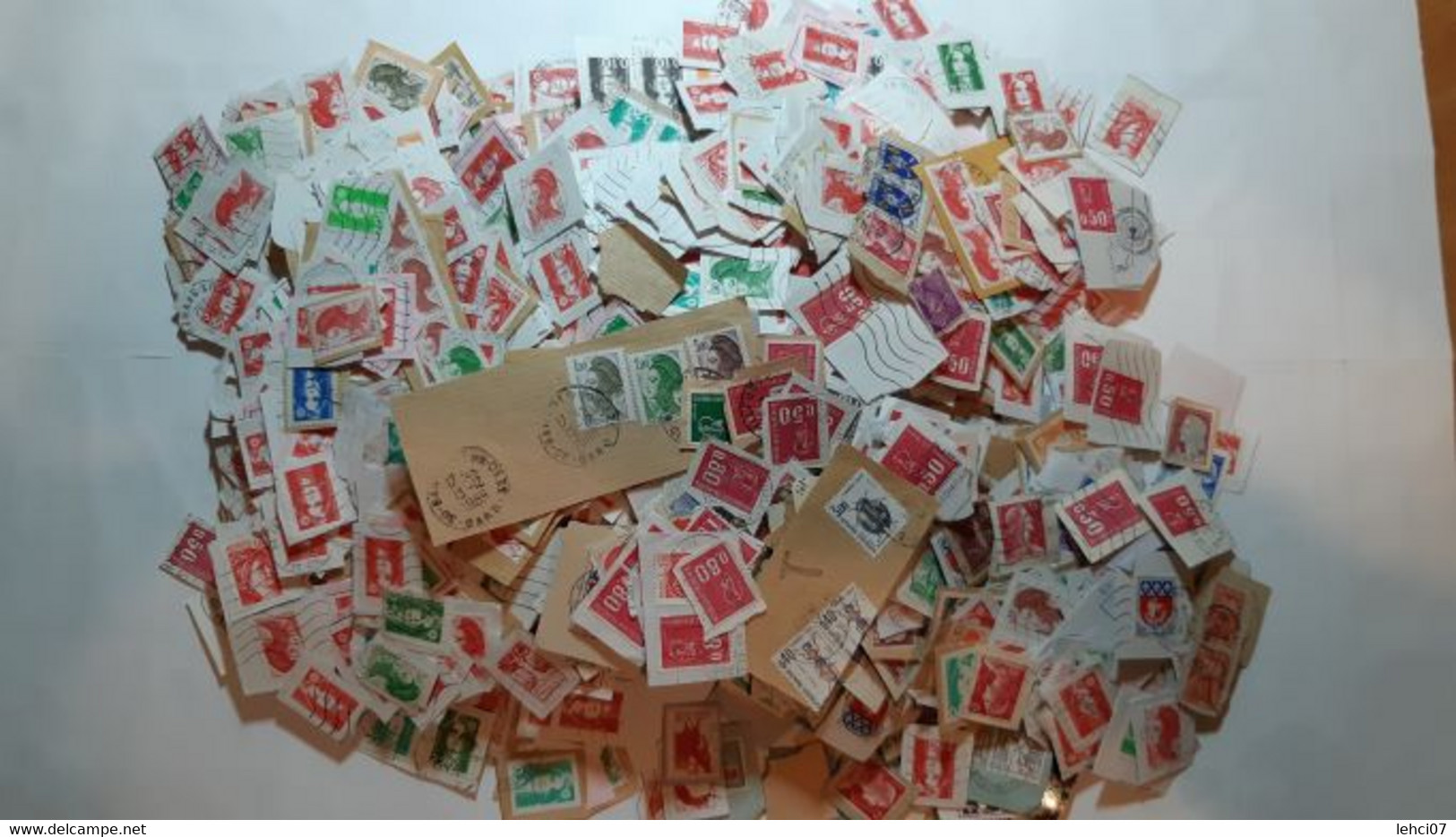 VRAC TIMBRES FRANCE SUR FRAGMENTS  Environ 3 800 - Kilowaar (min. 1000 Zegels)