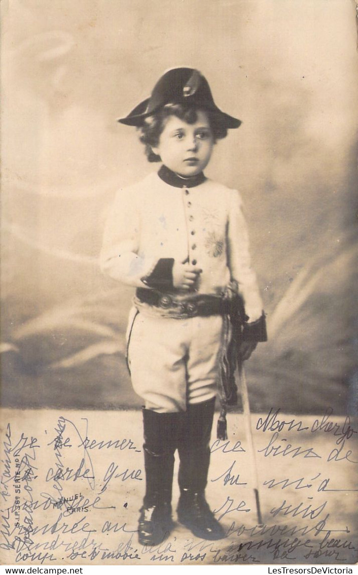 Enfant Déguisé En Napoléon - Carte Postale Ancienne - Scènes & Paysages