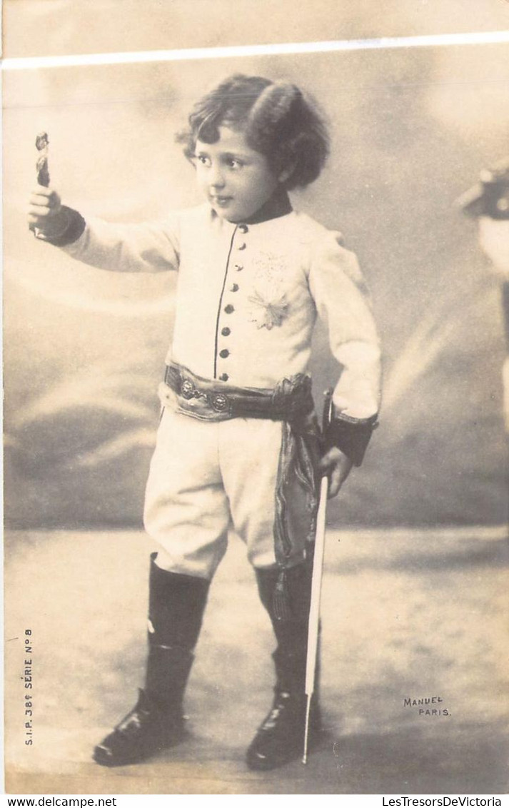 Militaria - Enfant En Uniforme - Epée - Statuette - Portrait - Carte Postale Ancienne - Uniformen