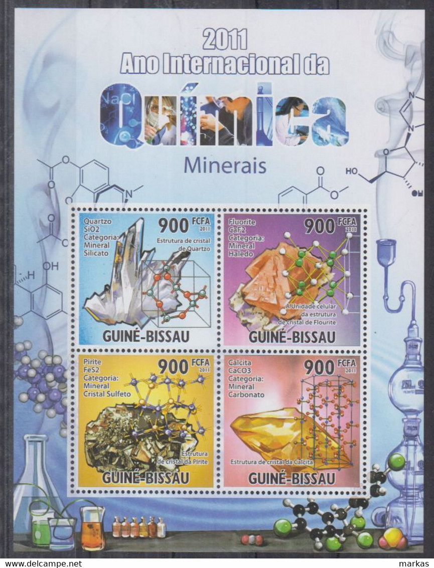 S12. Guinea Bissau MNH 2011 Science - Minerals - Minéraux