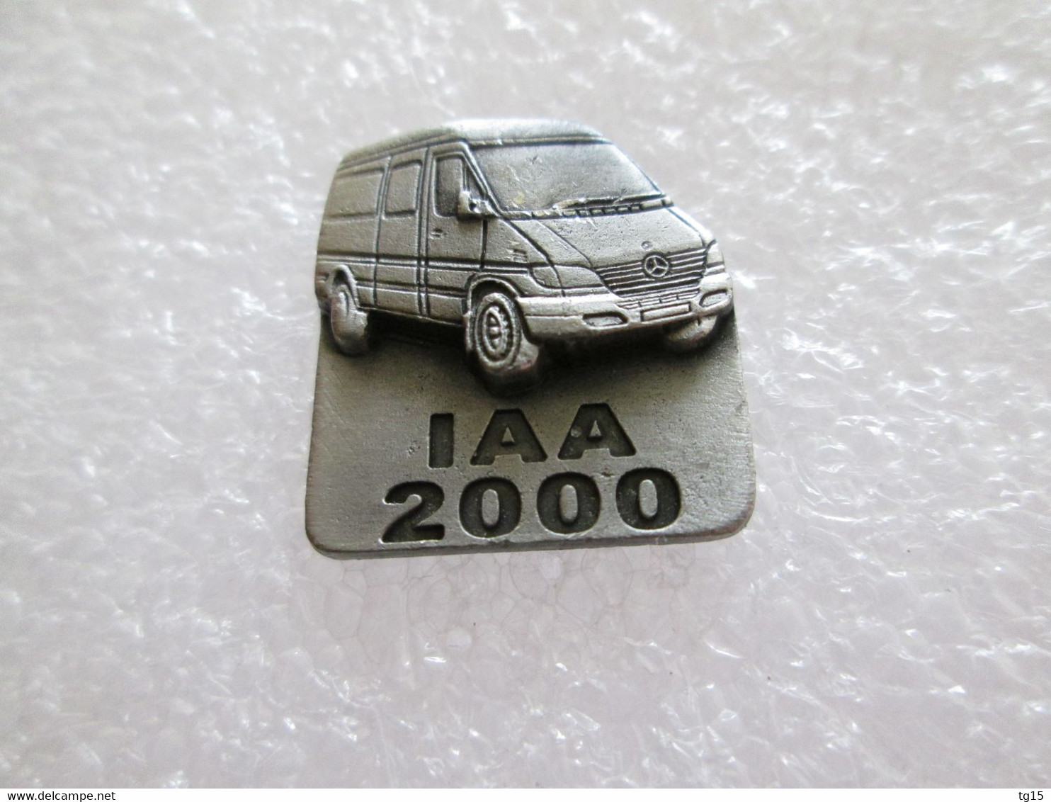 PIN'S    FOURGON MERCEDES-BENZ   SPRINTER  IAA 2000 - Mercedes