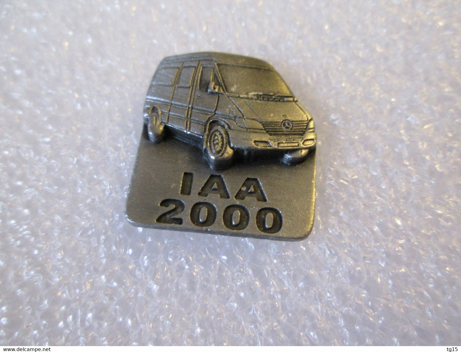 PIN'S    FOURGON MERCEDES-BENZ   SPRINTER  IAA 2000 - Mercedes