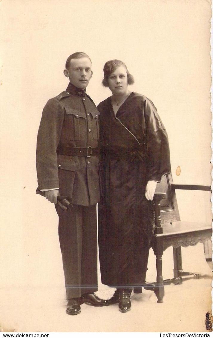 Photographie - Militaria - Couple - Uniforme - Militaire - Carte Postale Ancienne - Fotografie