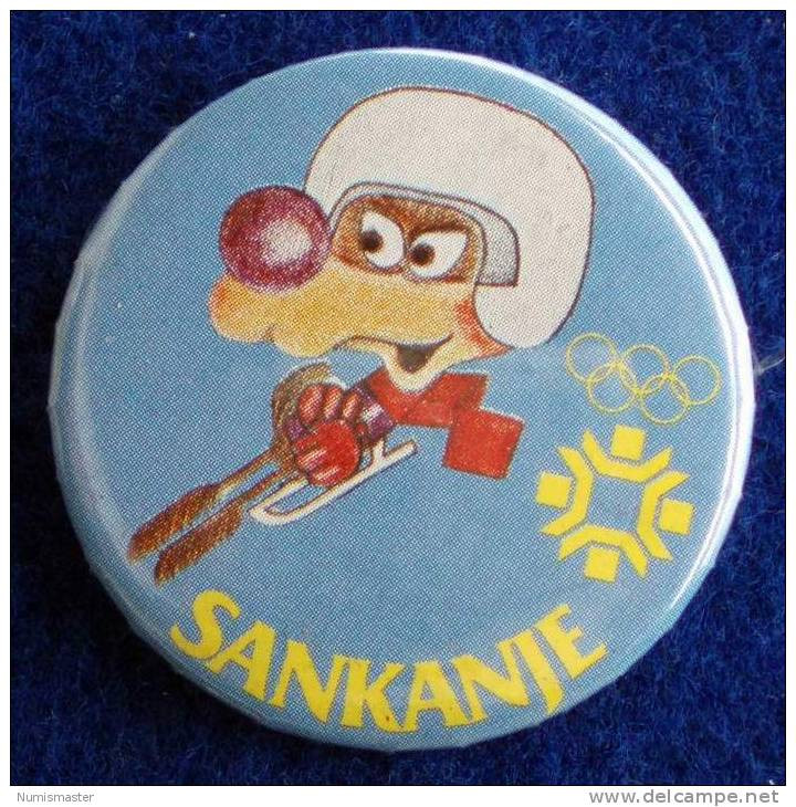 OLYMPIADE SARAJEVO 1984 , MASCOTE VUCKO SLEDGE BADGE - Apparel, Souvenirs & Other