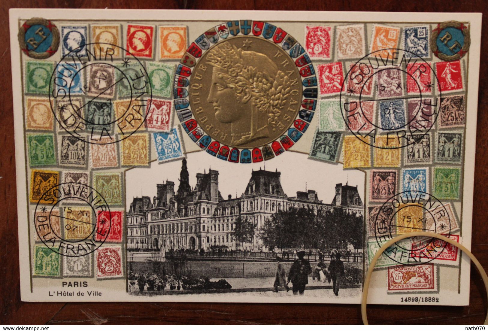 Ak CPA 1907 Souvenir De La France Paris Hôtel De Ville Carte Timbres Gaufrée - Andere & Zonder Classificatie