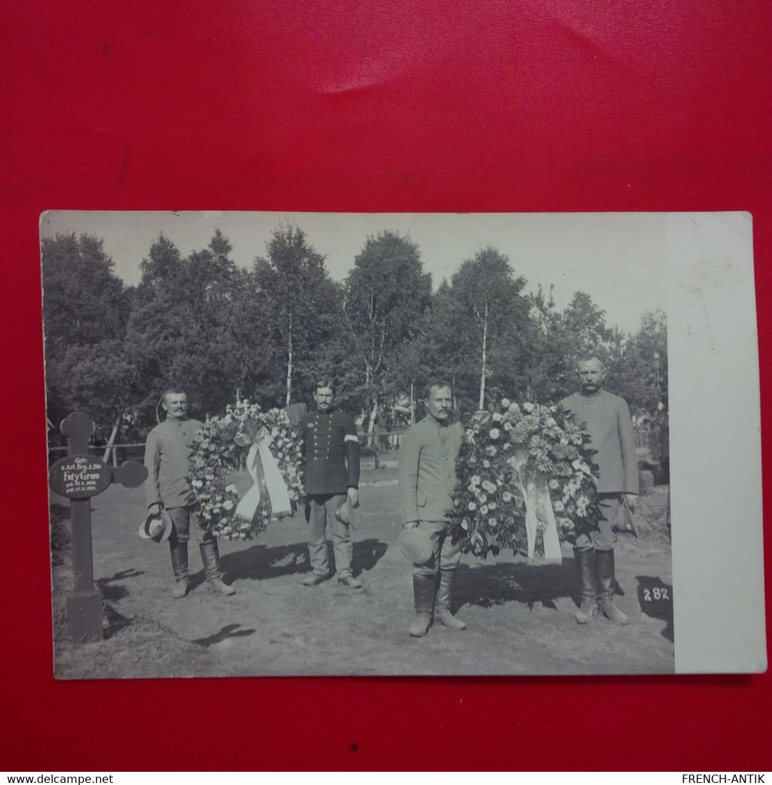 CARTE PHOTO CAMP KONIGSBRUCK SOLDAT PRISONNIER ENTERREMENT - Weltkrieg 1914-18