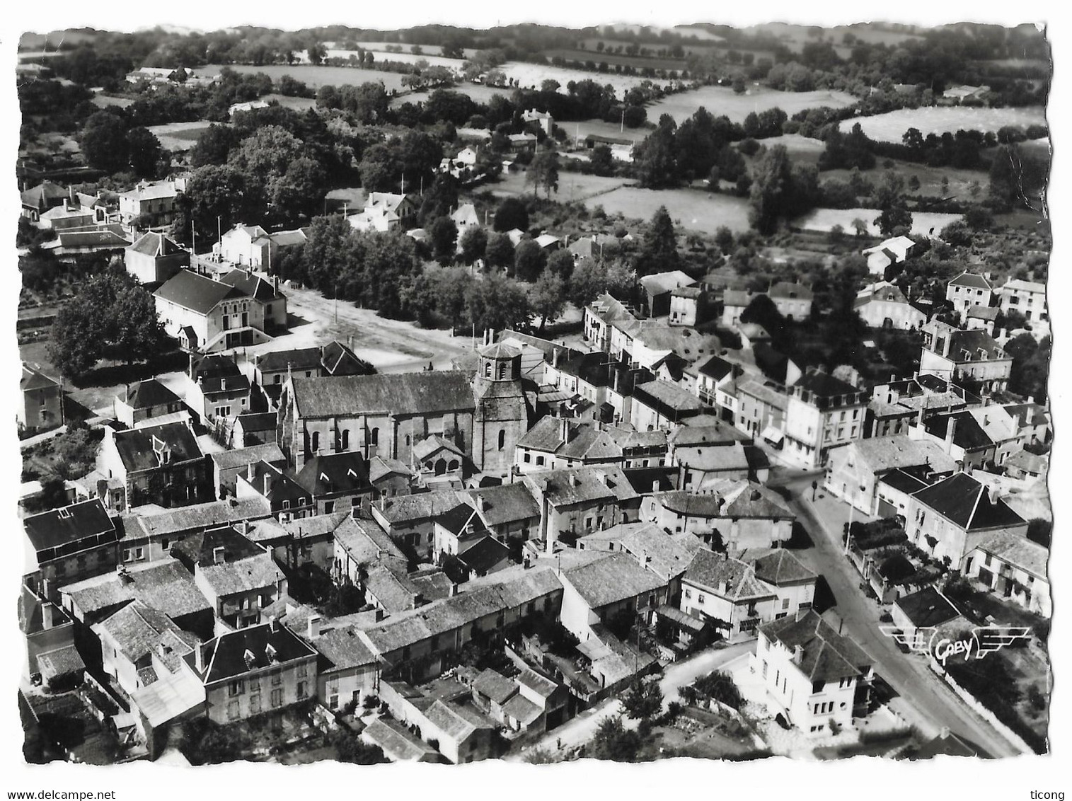 SECONDIGNY DEUX SEVRES - CARREFOUR DE LA POSTE, L EGLISE, SERIE LA FRANCE VUE DU CIEL... DES EDITIONS ARTAUD NANTES - Secondigny