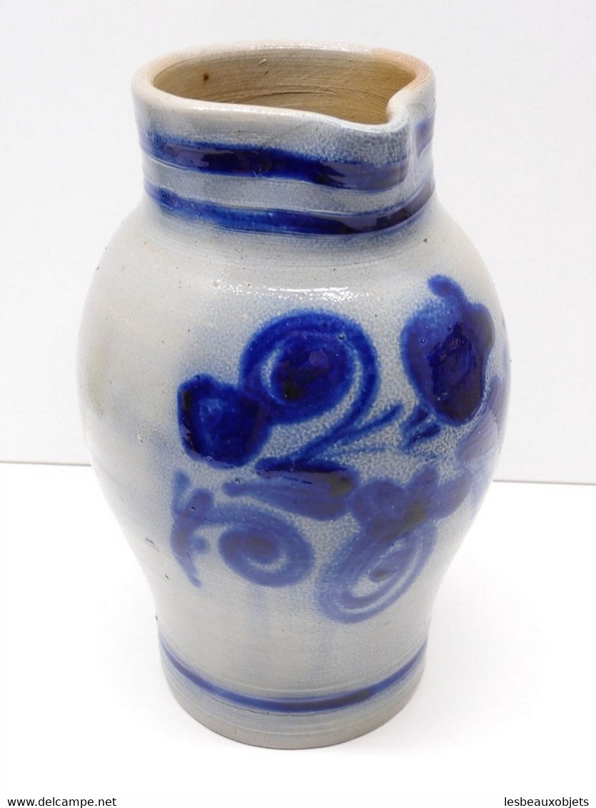 *ANCIEN GRAND PICHET GRES DE SEL D'ALSACE Marqué 2 COLLECTION VITRINE Déco   E - Autres & Non Classés