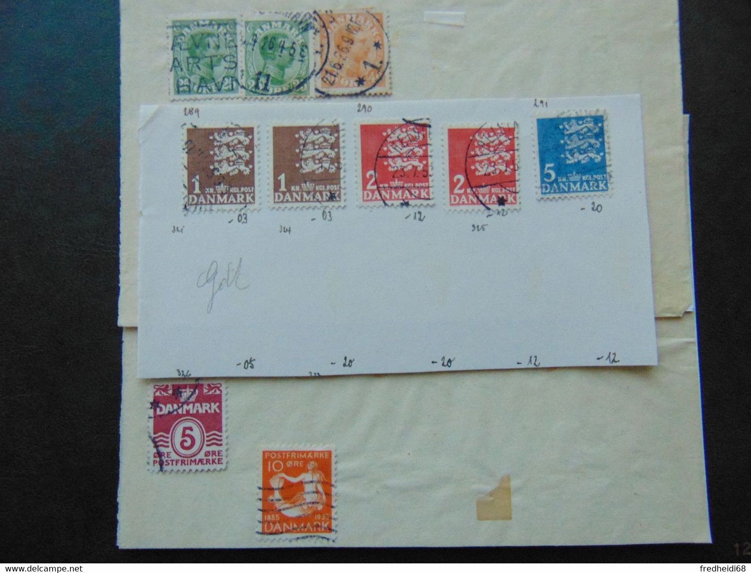 Petit Vrac De Timbres Majoritairement Oblitérés Sur Vieilles Feuilles D'album - Collezioni