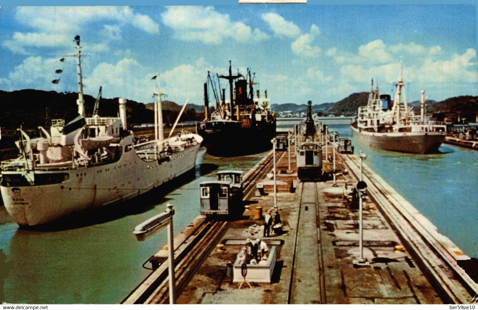 PANAMA SHIPS ENROUTE THROUGH PANORAMA CANAL - Panama