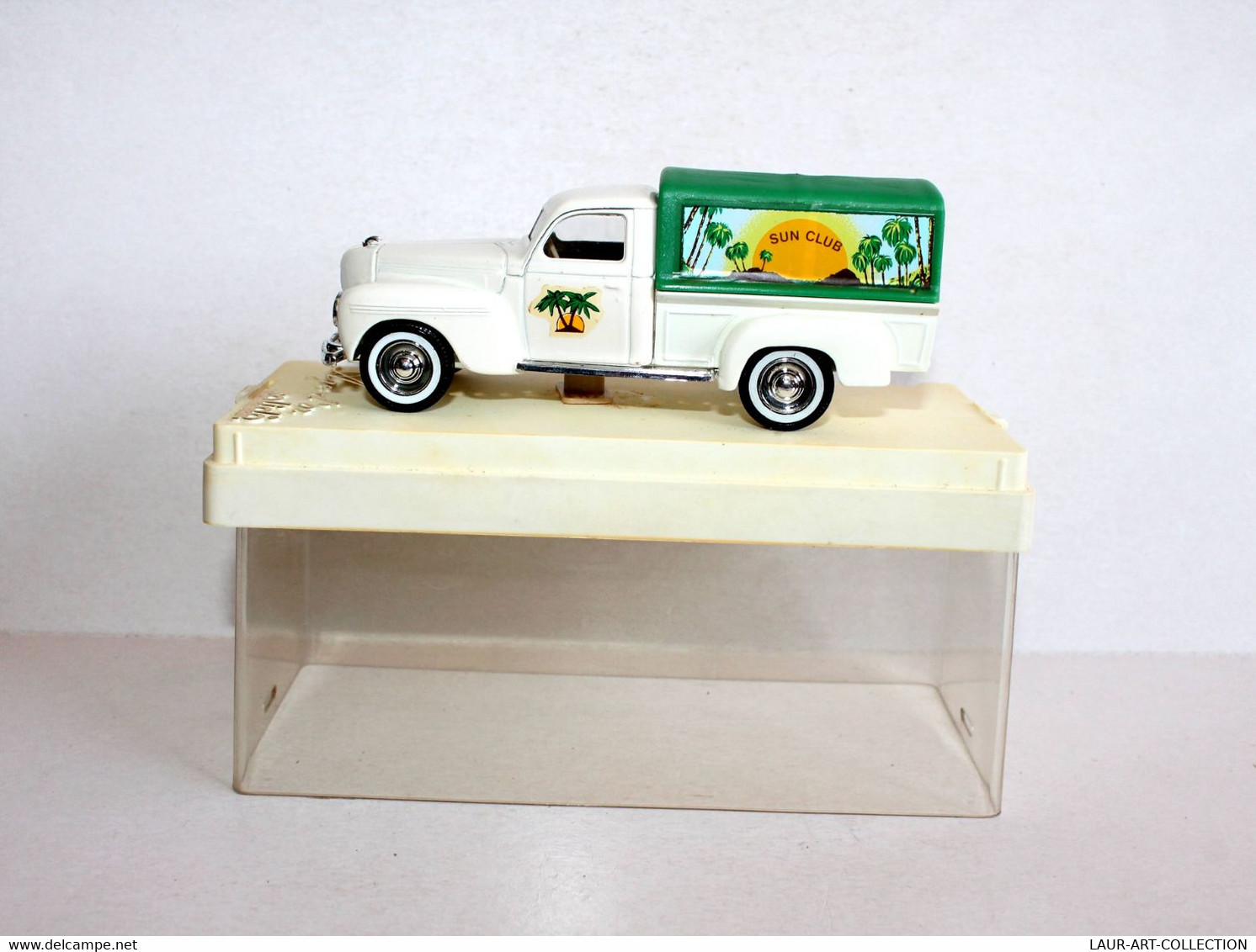 SOLIDO AGE D'OR - DODGE BACHE 4421, SUN CLUB - MINIATURE 1/43 VOITURE AUTOMOBILE - MODELE REDUIT DE COLLECTION (2502.52) - Solido