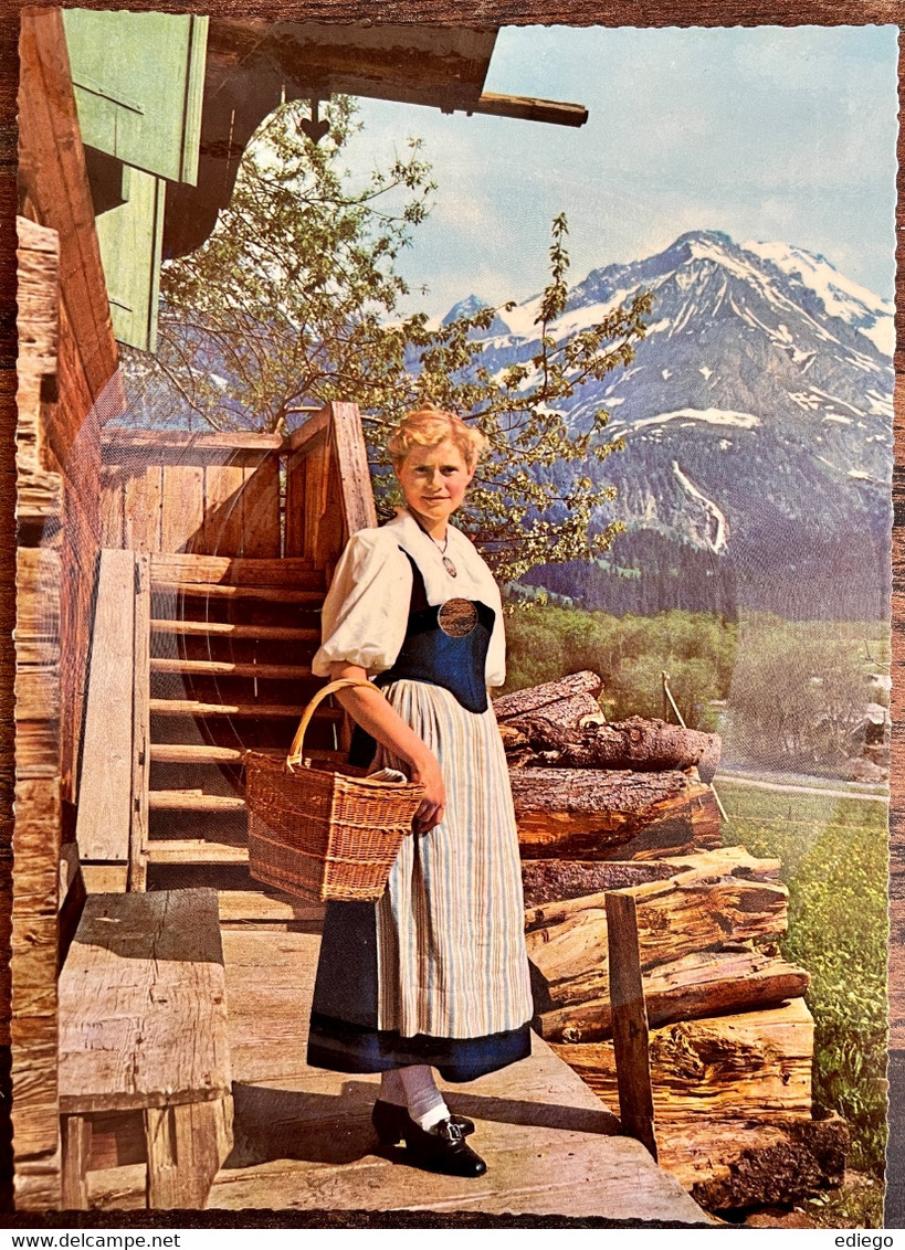 CARTE POSTALE - SAANEN - FEMME EN COSTUME DE SAANEN - PHONOSCOPE ANNÉES 1950 Disques 45 Tours - Osco