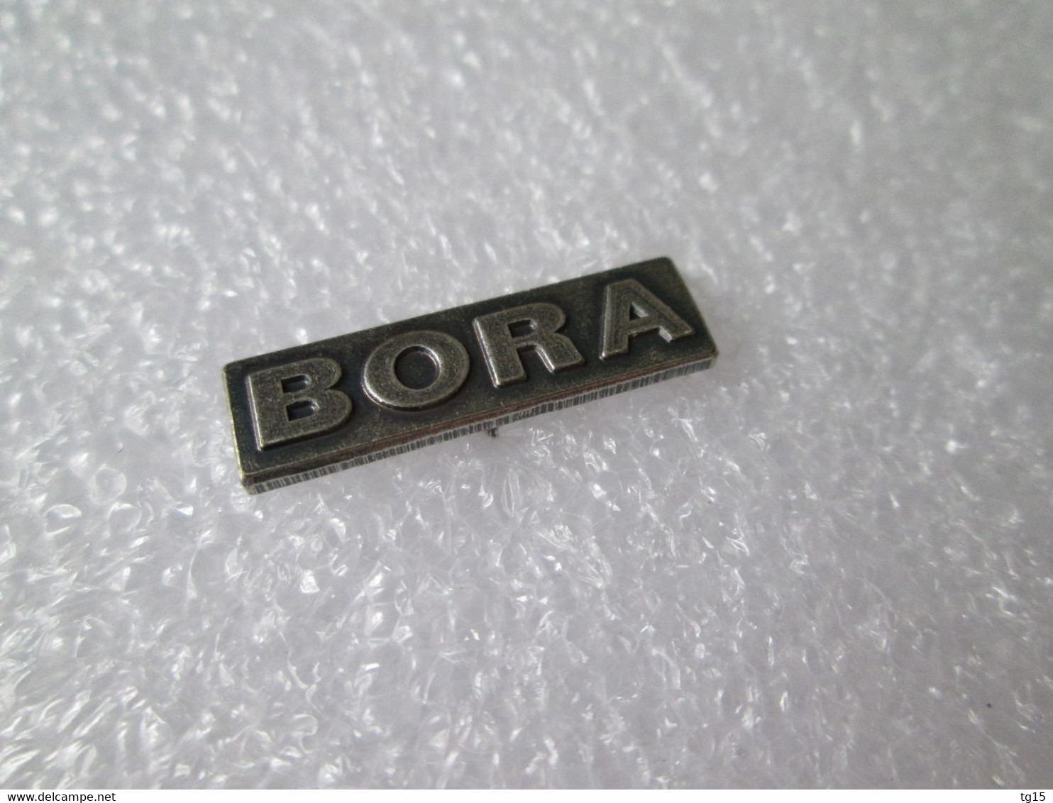 PIN'S   VOLKSWAGEN  BORA - Volkswagen