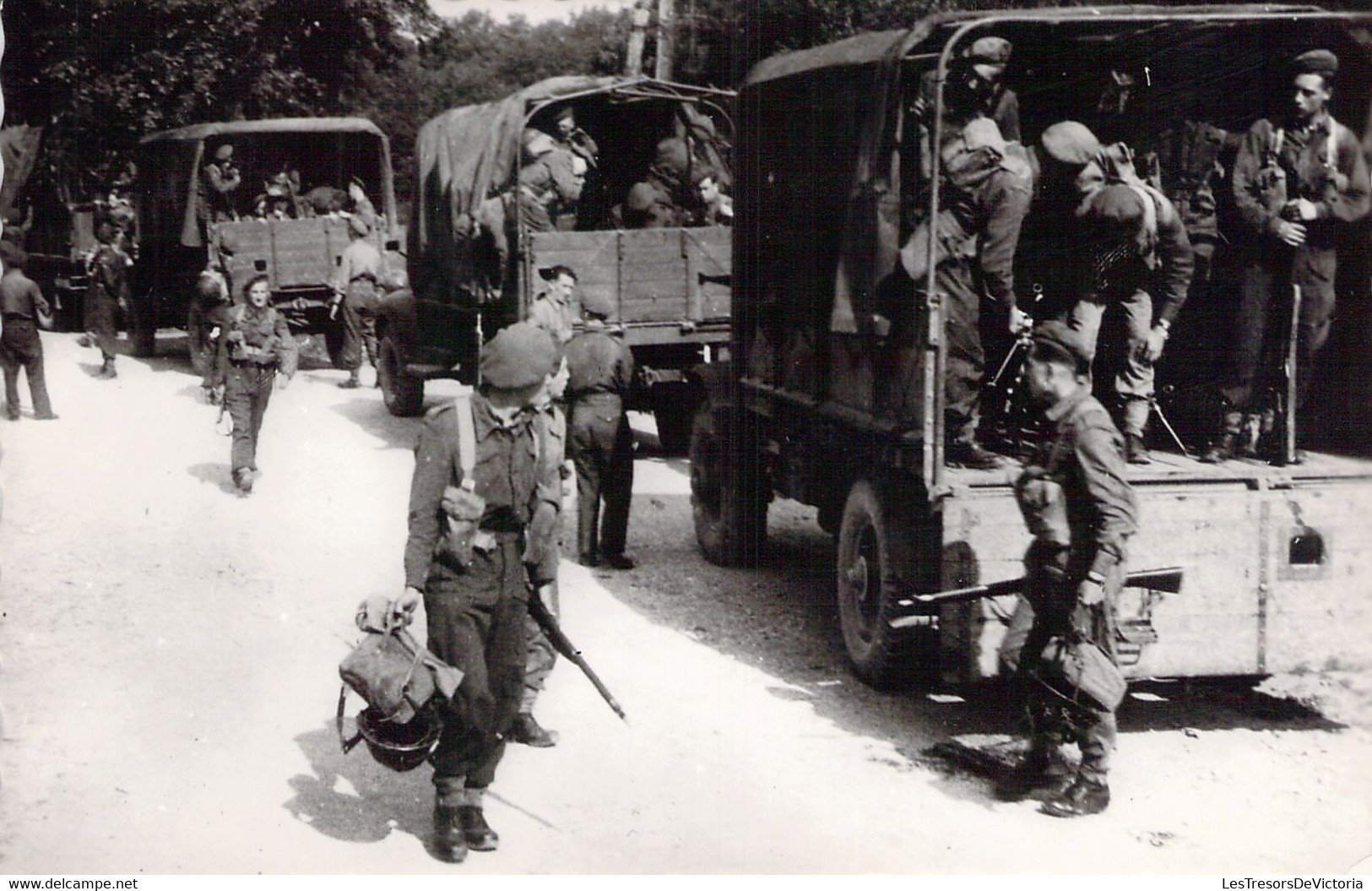 MILITARIA - Armée Belge - Infanterie Transportée Par Camions - Carte Postale Ancienne - Ausrüstung