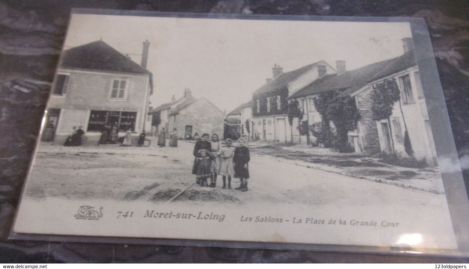 77  MORET LOING LES SABLONS PLACE GRANDE COUR - Moret Sur Loing