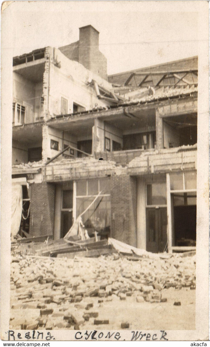 PC CANADA, SASKATOON, CYCLONE WRECK, Vintage REAL PHOTO Postcard (b45721) - Saskatoon