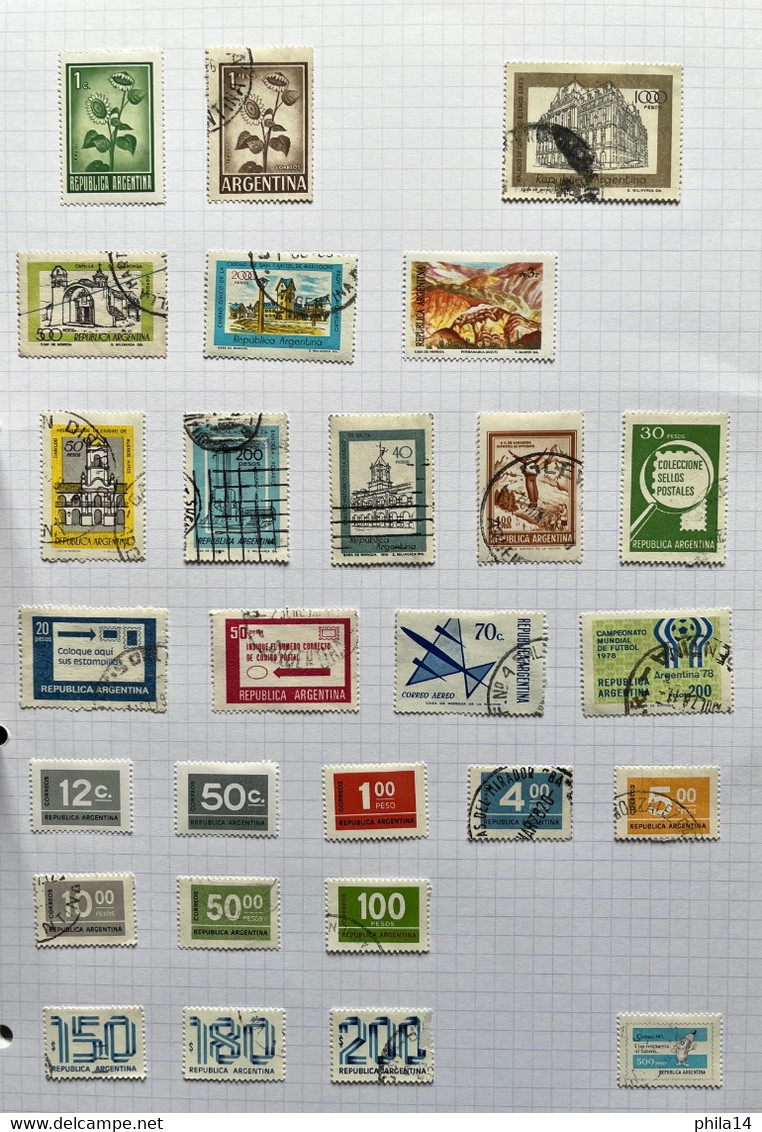 COLLECTION DE PLUS DE 250 TIMBRES NEUFS ET OBLITERES D'ARGENTINE SUR CHARNIERE SUR FEUILLE CARTONNEE