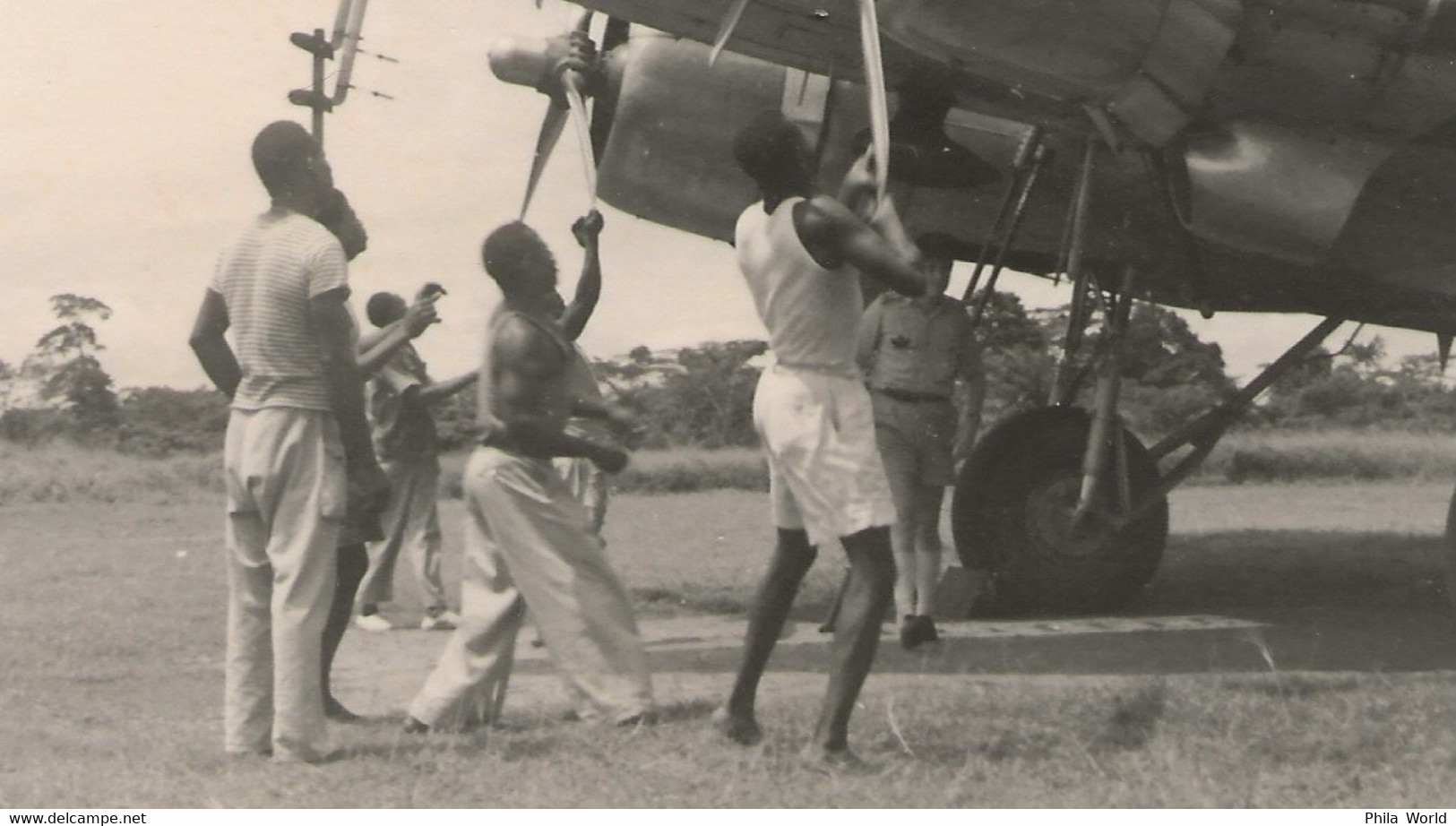 Avion AIR FRANCE DOUGLAS DC3 DC-3 Ravitaillement Au Sol En AFRIQUE En WW2 - 3 Photos - Luftfahrt