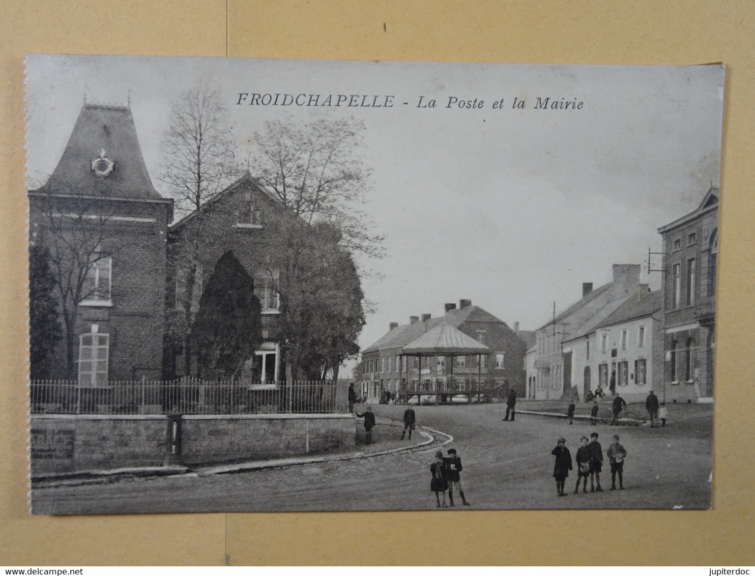 Froidchapelle La Poste Et La Mairie - Froidchapelle