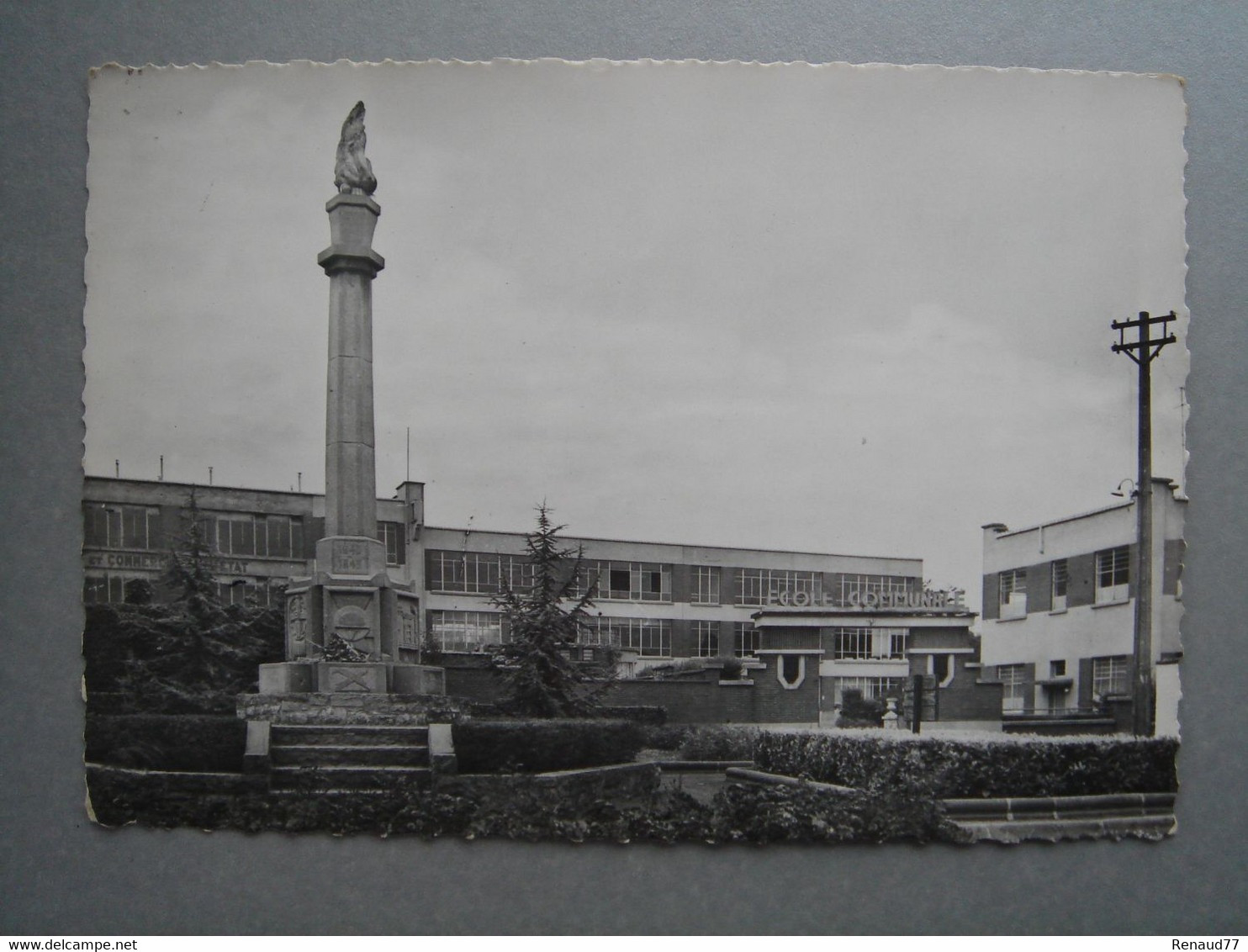 Frameries - Monument Aux Morts Déportés - Ecole Communale - Frameries