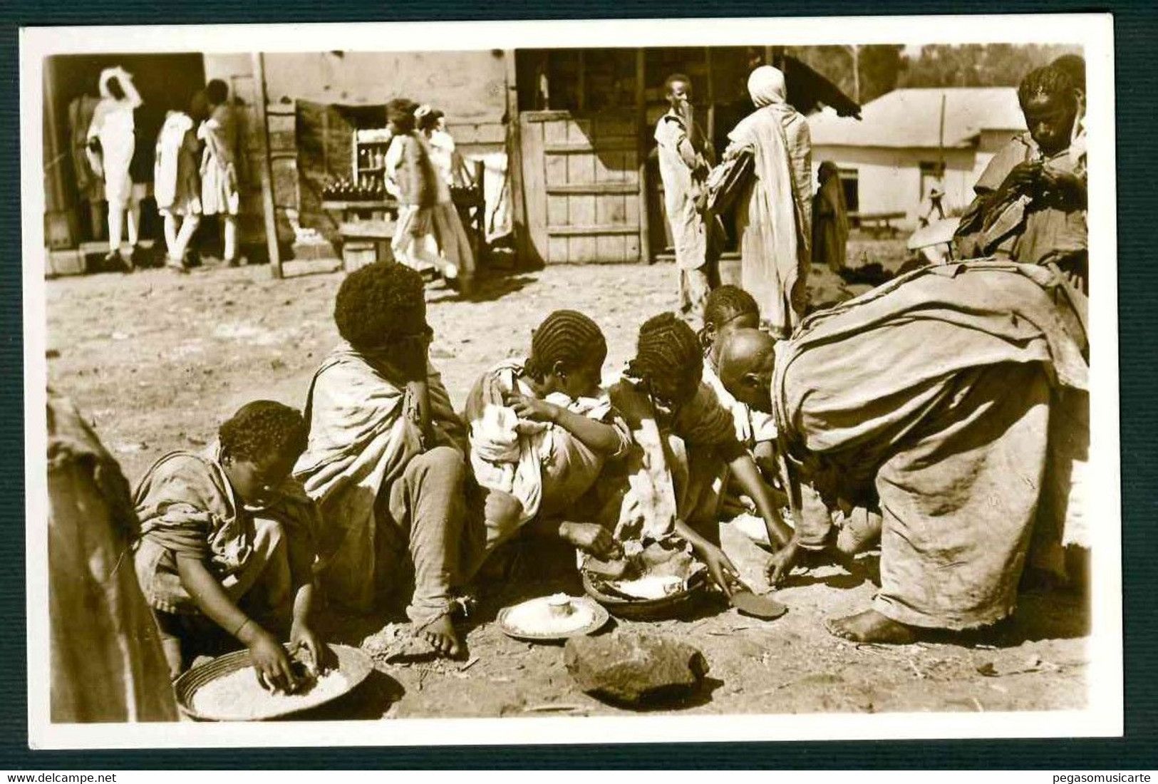 COL29 COLONIALE ITALIANA  ADDIS ABEBA - MERCATO ANIMATA 1940 CIRCA - Ethiopie