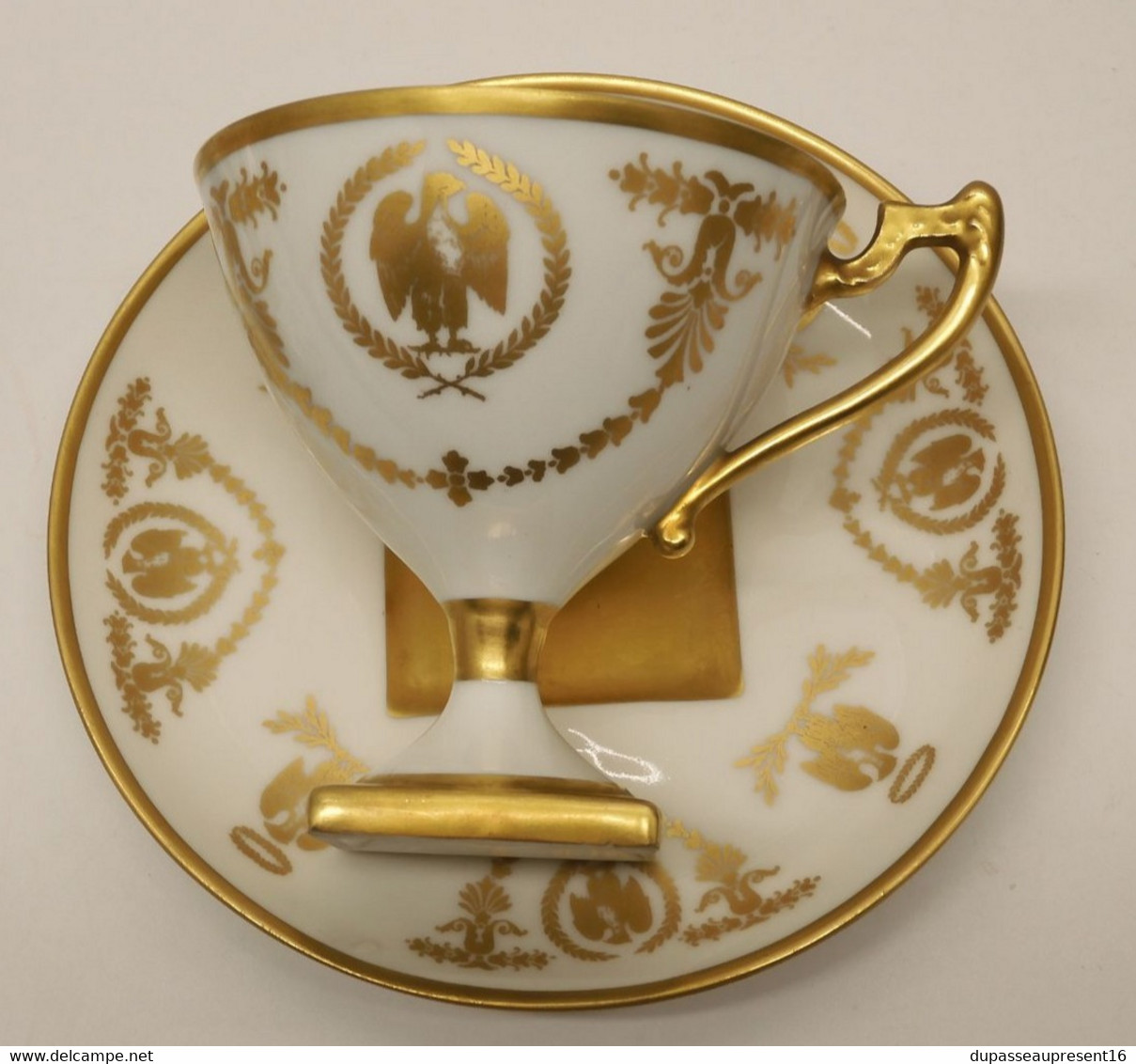 * JOLIE TASSE & 2 SOUCOUPES PORCELAINE LIMOGES B.R décors dorés Napoléon Aigle   E