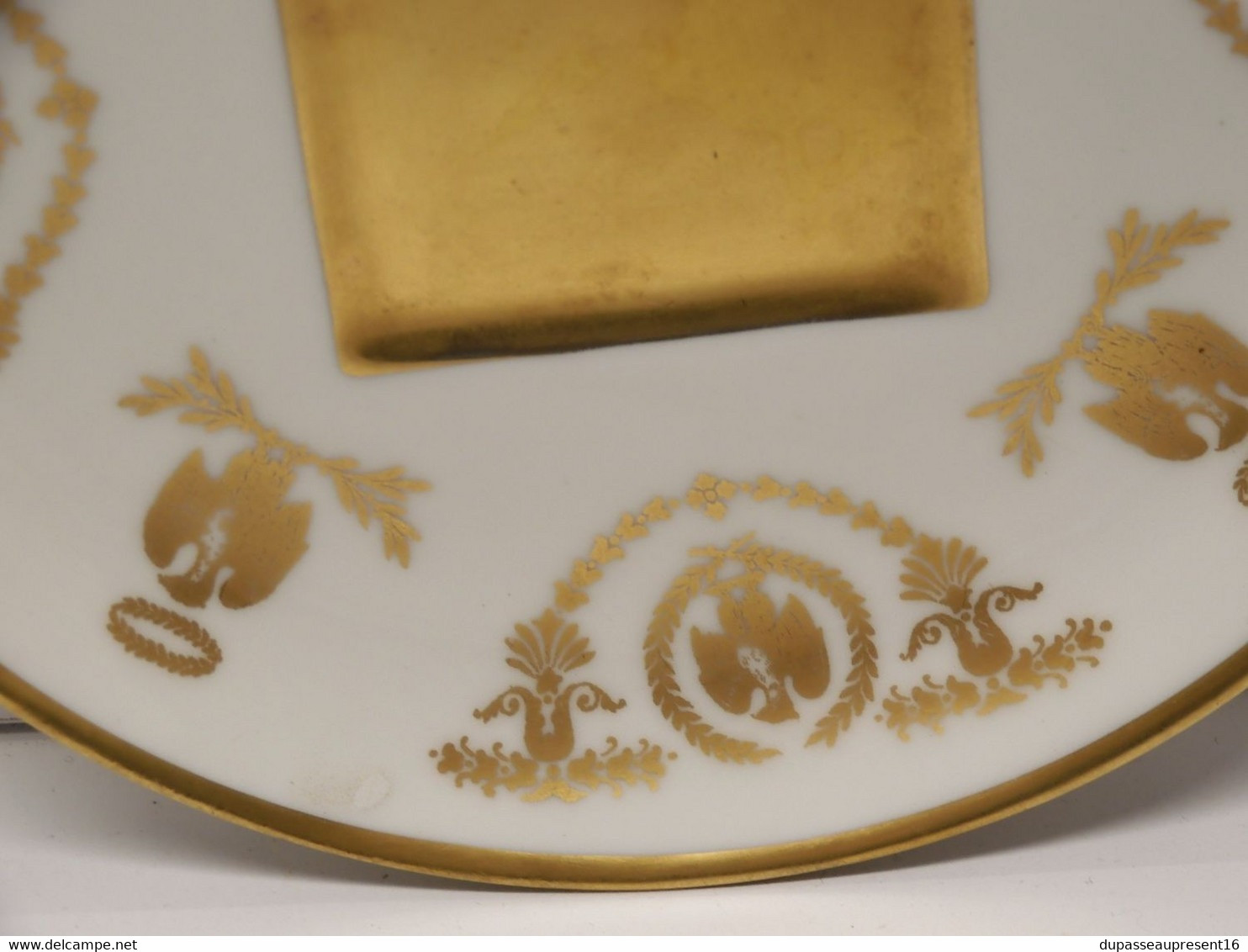 * JOLIE TASSE & 2 SOUCOUPES PORCELAINE LIMOGES B.R décors dorés Napoléon Aigle   E