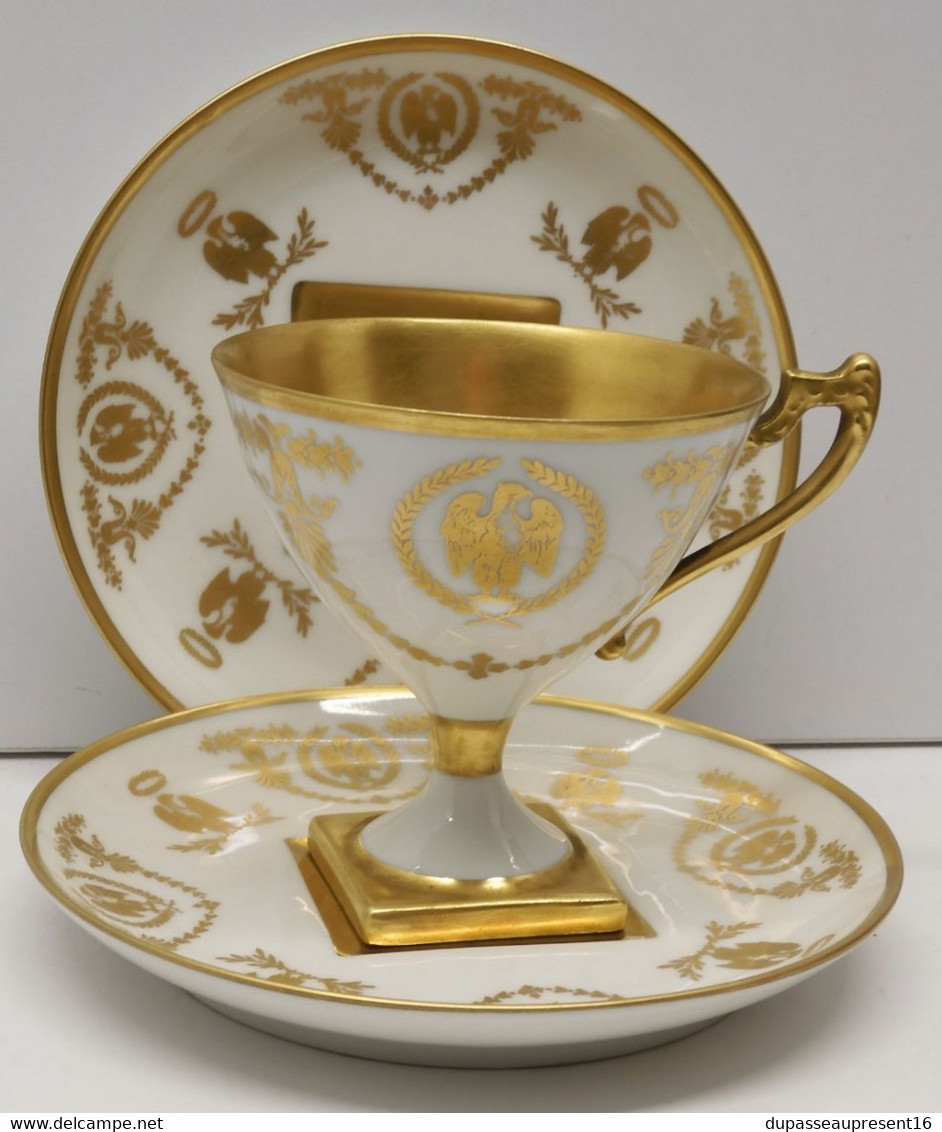 * JOLIE TASSE & 2 SOUCOUPES PORCELAINE LIMOGES B.R décors dorés Napoléon Aigle   E