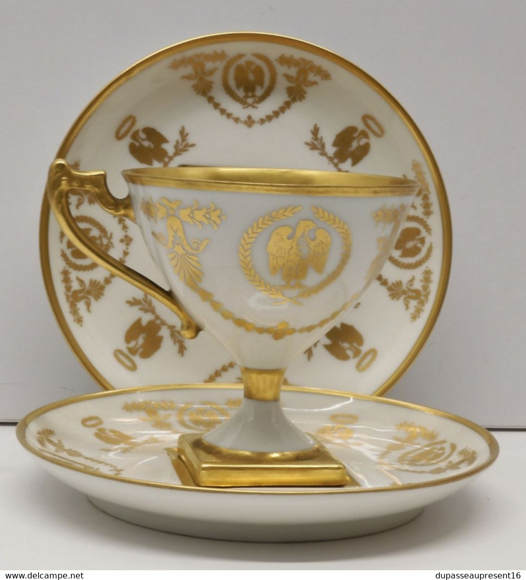 * JOLIE TASSE & 2 SOUCOUPES PORCELAINE LIMOGES B.R décors dorés Napoléon Aigle   E