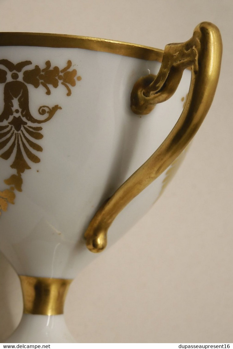 * JOLIE TASSE & 2 SOUCOUPES PORCELAINE LIMOGES B.R décors dorés Napoléon Aigle   E