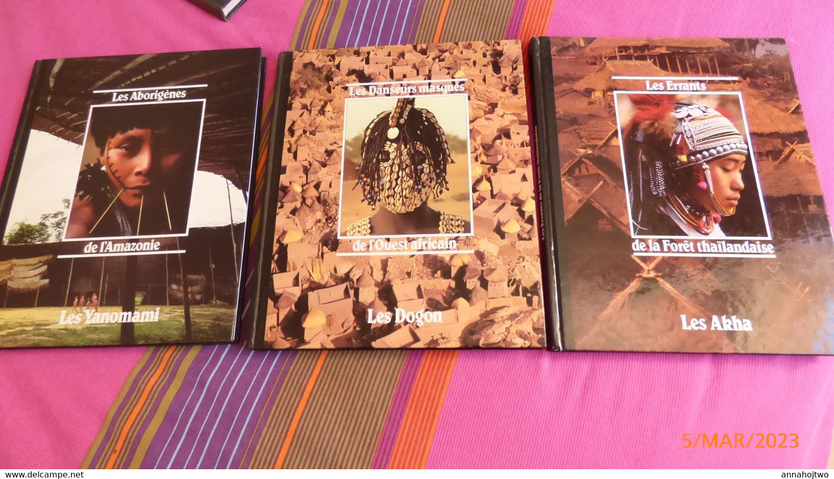 3 Volumes : ABORIGÈNES D'AMAZONIE ,Les Yanomami - DANSEURS MASQUÉS, Les Dogons  & ERRANTS FORÊT THAÏLANDAISE ,Les Akha - - Wholesale, Bulk Lots