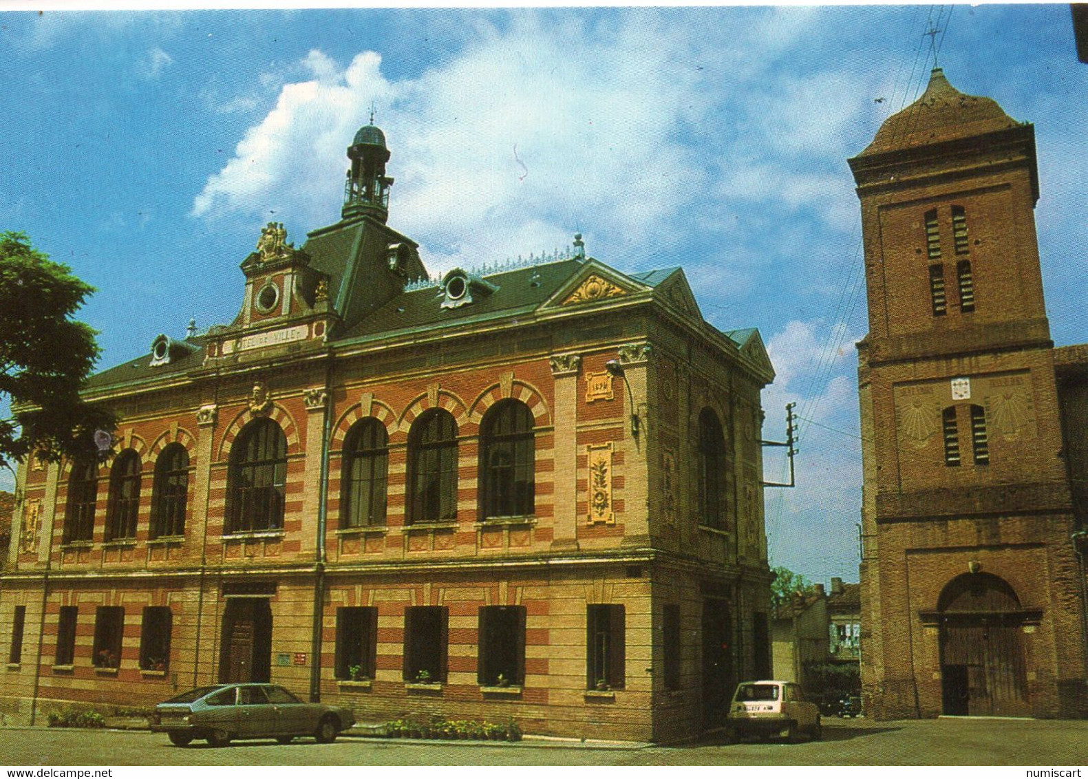 Verdun-sur-Garonne La Mairie L'Eglise Voitures - Verdun Sur Garonne