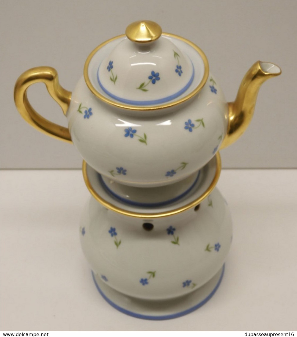 *BELLE TISANIERE THEIERE PORCELAINE LIMOGES S.A. Fleurs Bleues Dorures Vitrine   E - Limoges (FRA)