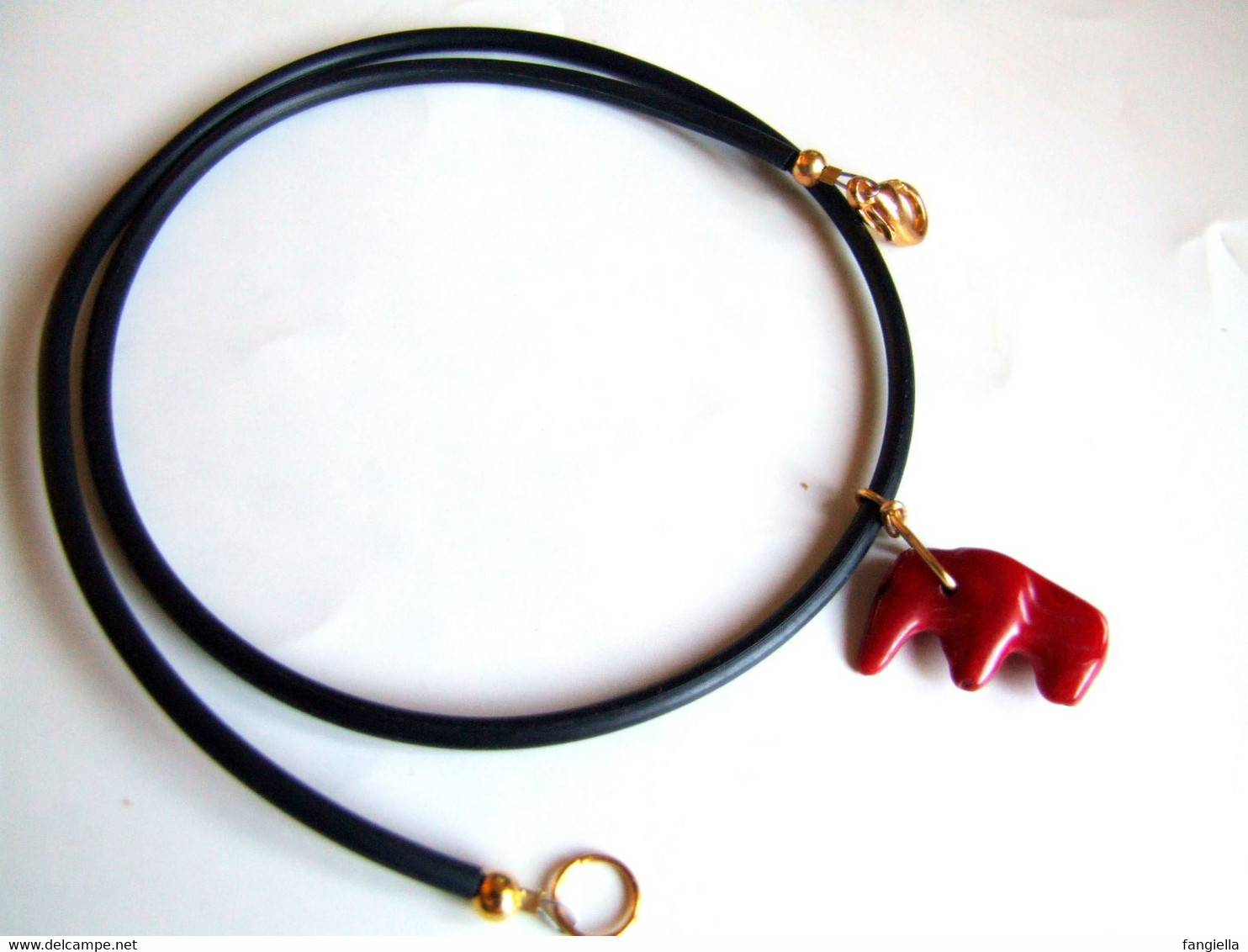 Collier Corail Naturel, Branche Corail Rouge, Collier Rouge Noir, Travail Artisanal, Cadeau Original Femme, Pièce Unique - Necklaces/Chains