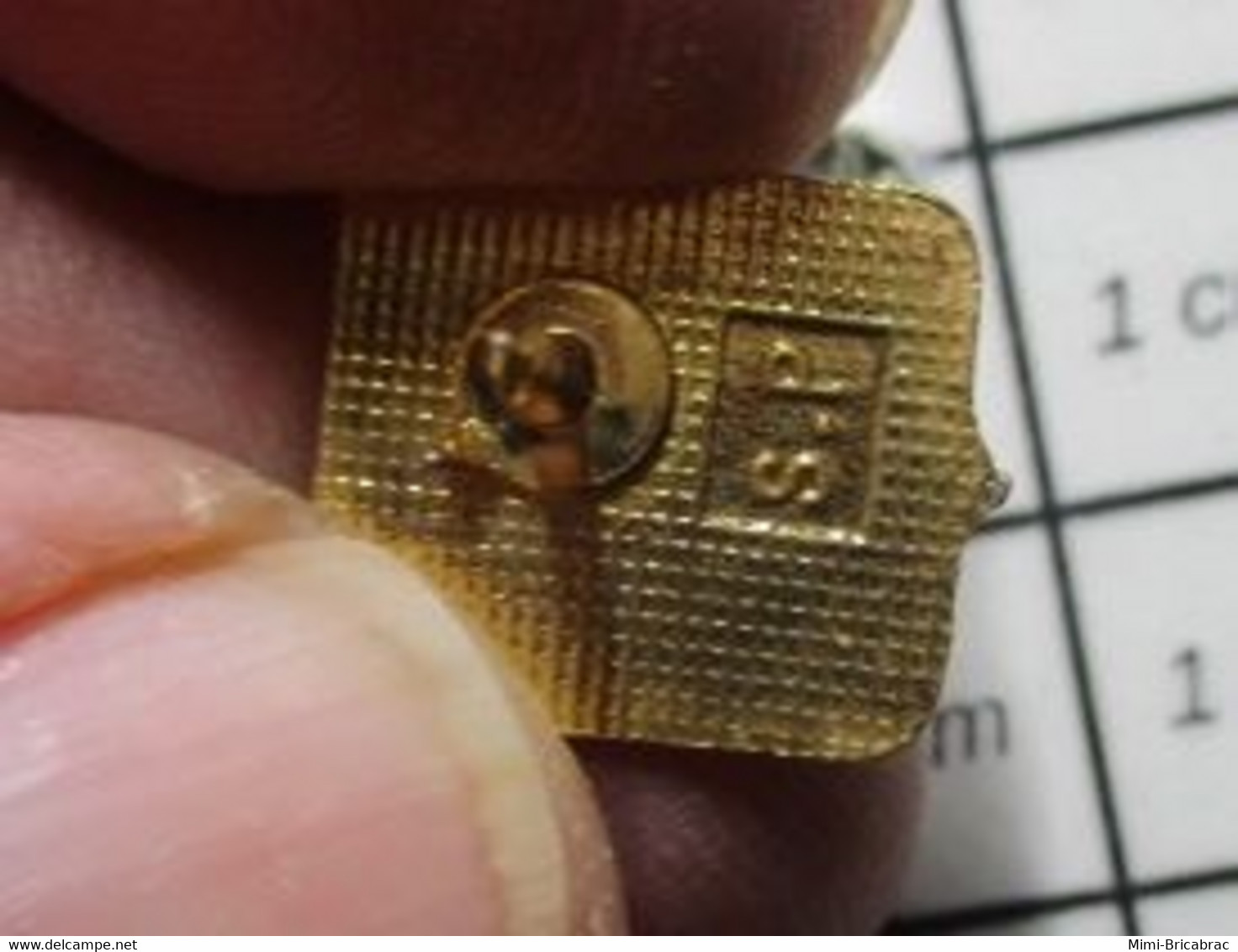513A Pin's Pins / Beau Et Rare / SPORTS / BILLARD FFB FEDERATION FRANCAISE BLASON Mini Pin's - Biliardo