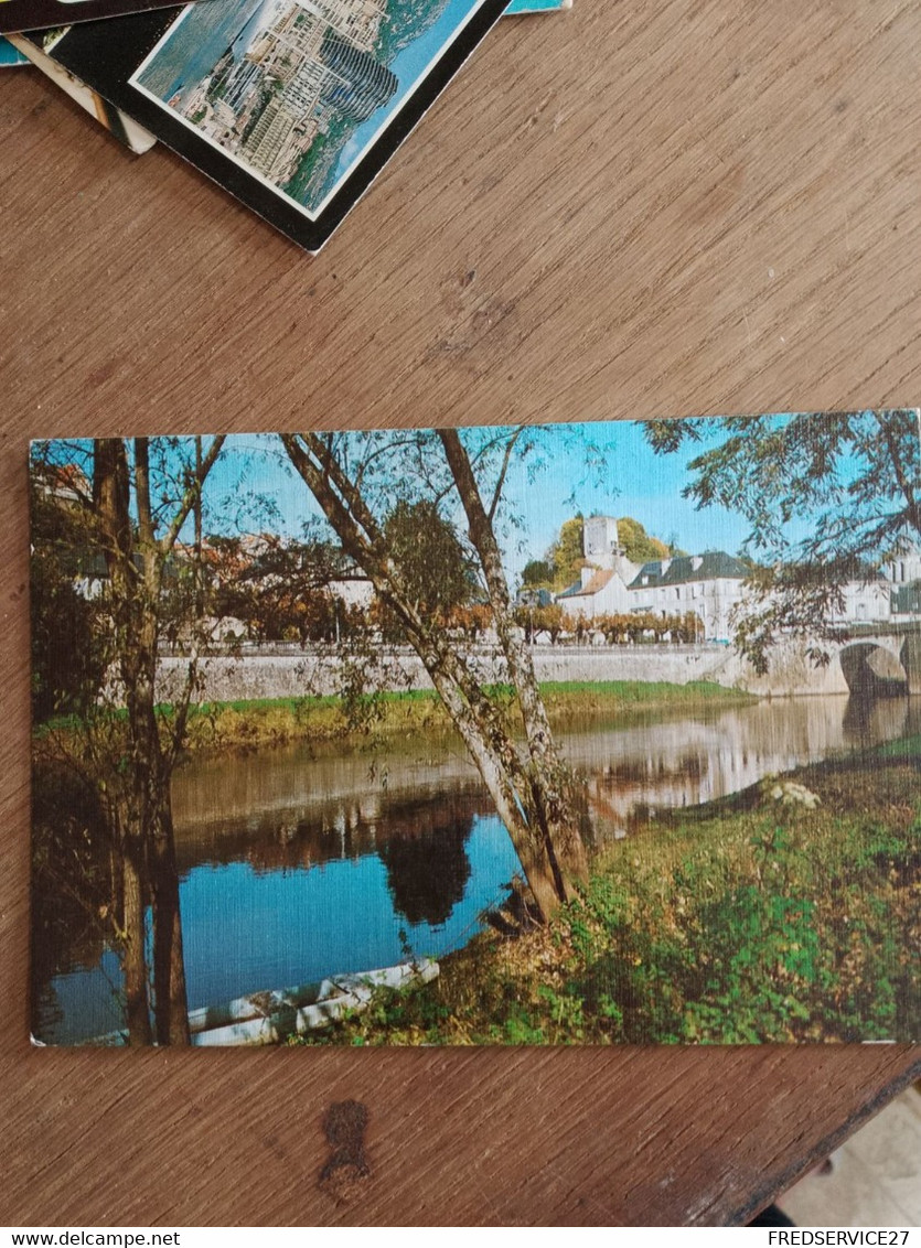 386 //  MONTIGNAC  / AUX BORDS DE LA VEZERE - Montignac-sur-Vézère