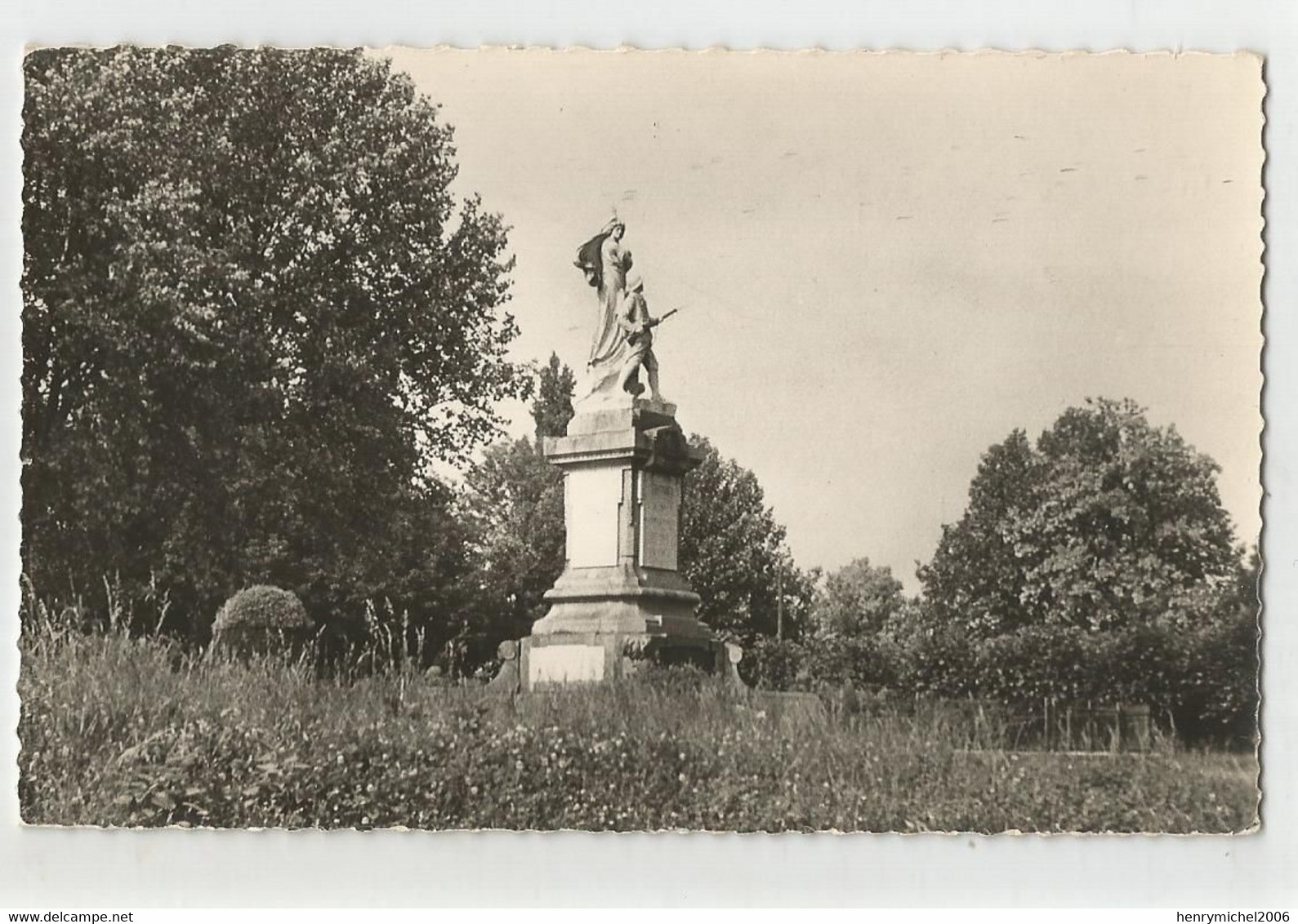 02 Aisne Tergnier  Monument Aux Morts ? Vue Sur Le Parc Ed Photo Jacques Duchaussoy - Other & Unclassified