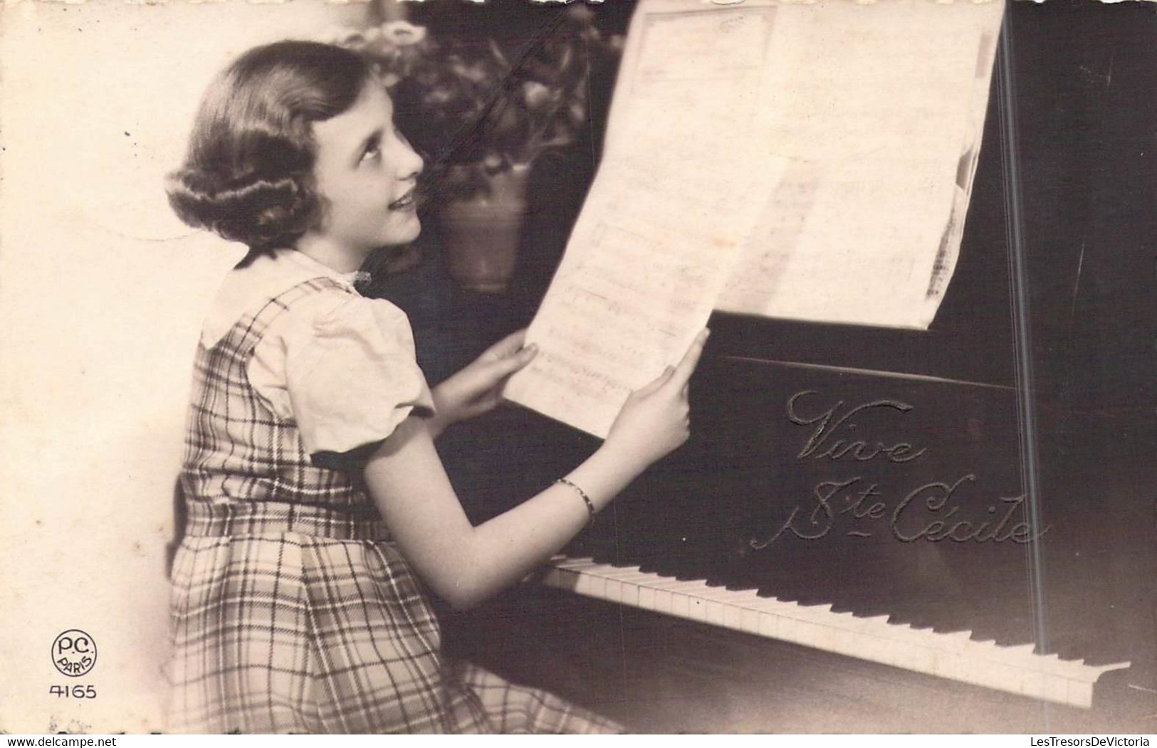 Fantaisie - Musicienne - Jeune Fille - Piano - Partitions - Carte Postale Ancienne - Femmes