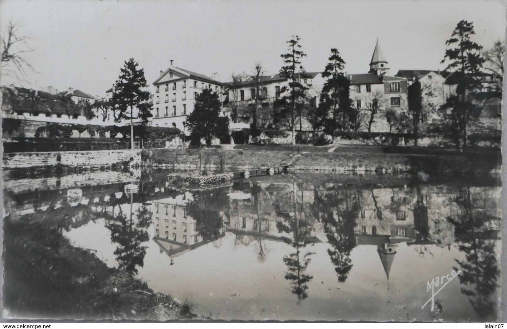 Carte Postale : 78 : CARRIERES SUR SEINE : La Mairie Et L'Eglise, Timbre En 1956 - Carrières-sur-Seine