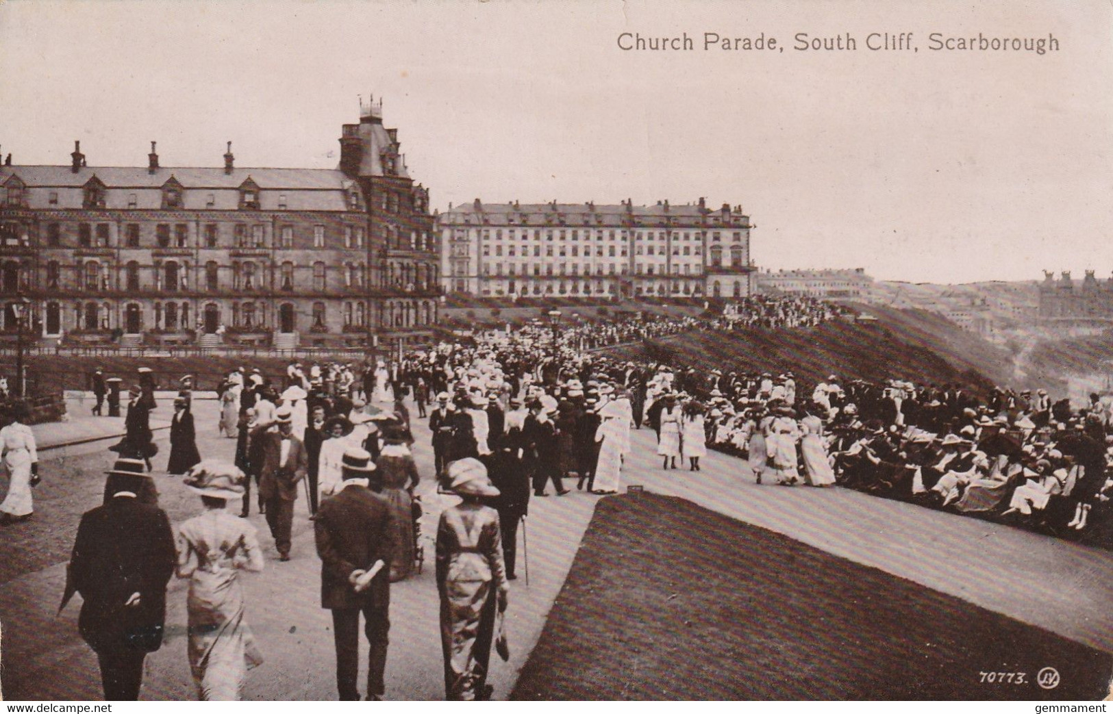 SCARBOROUGH - CHURCH PARADE, SOUTH CLIFF - Scarborough